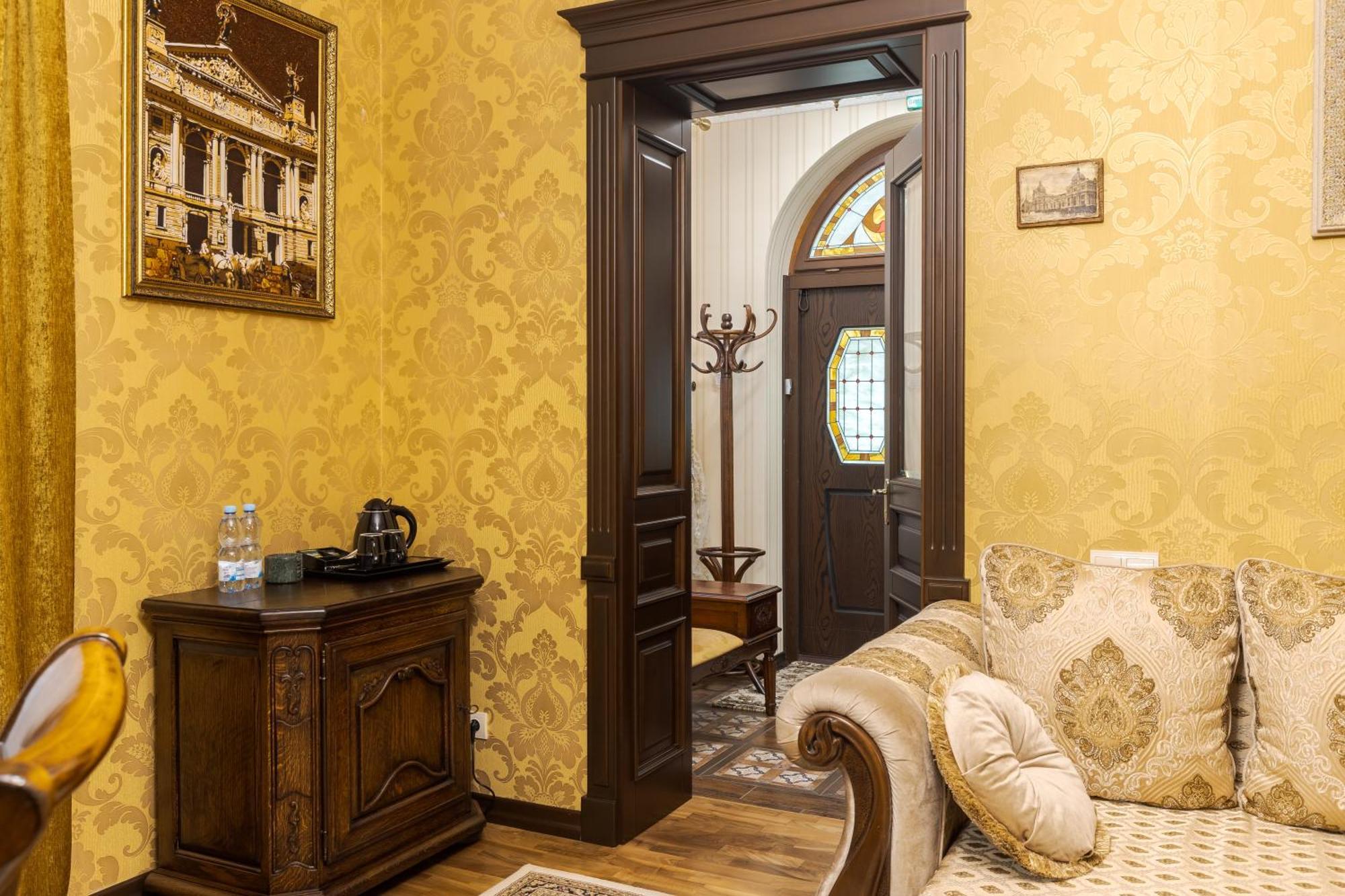 Luxury Boutique Andreevskiy Lviv Bagian luar foto