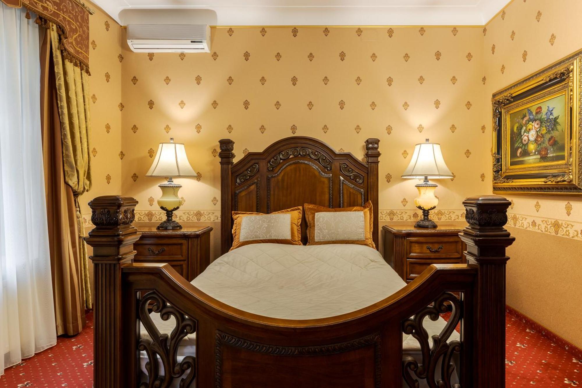 Luxury Boutique Andreevskiy Lviv Bagian luar foto