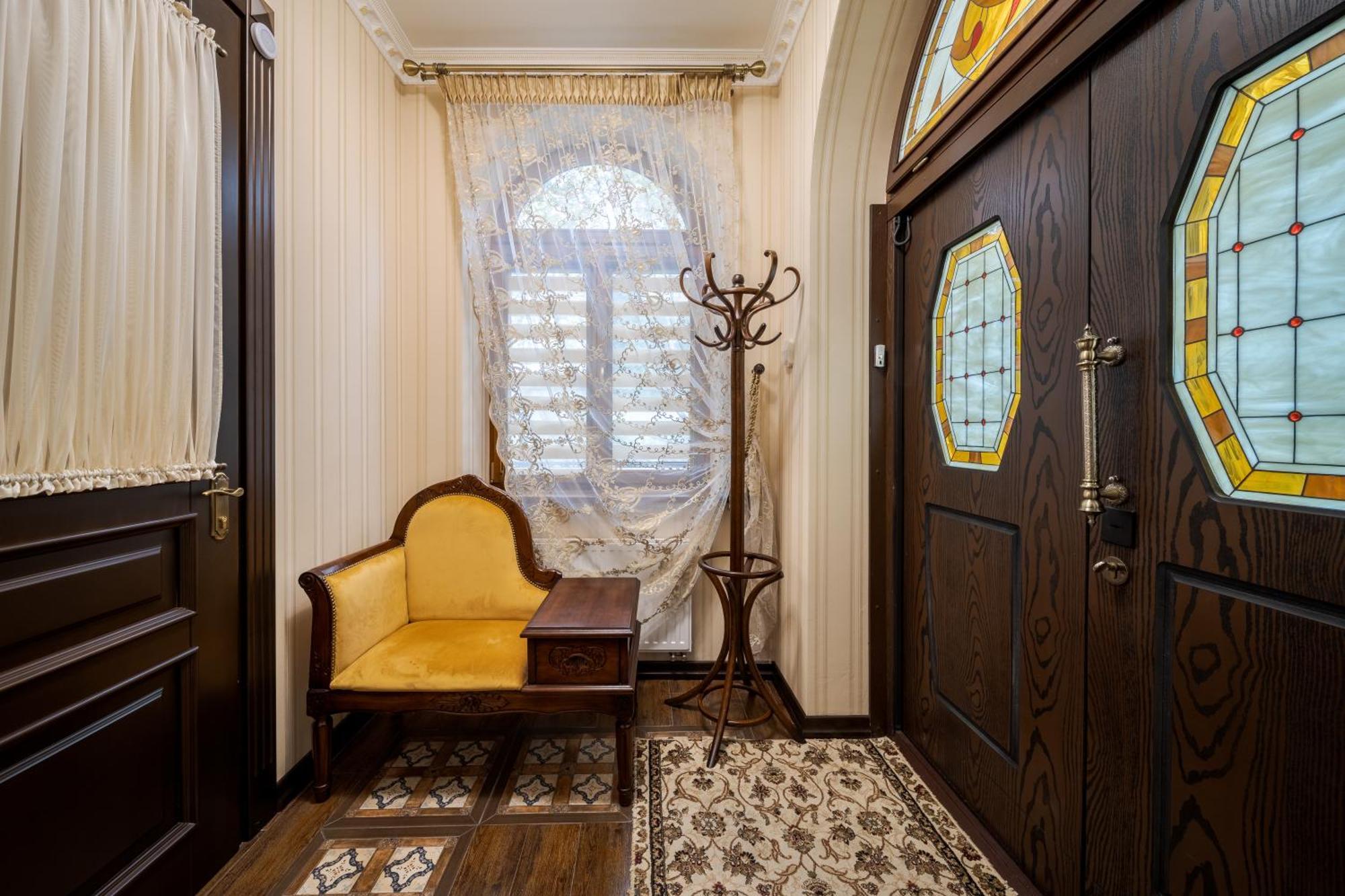 Luxury Boutique Andreevskiy Lviv Bagian luar foto