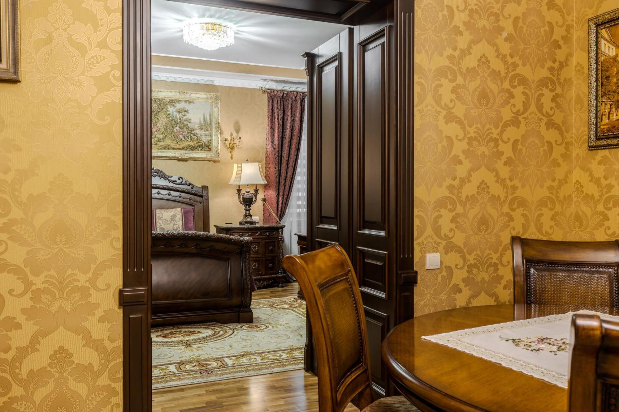 Luxury Boutique Andreevskiy Lviv Bagian luar foto