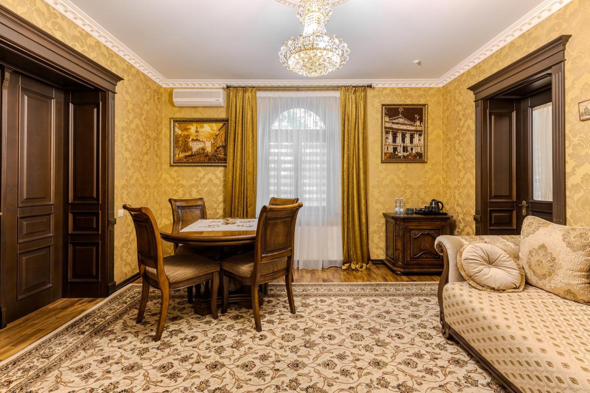 Luxury Boutique Andreevskiy Lviv Bagian luar foto
