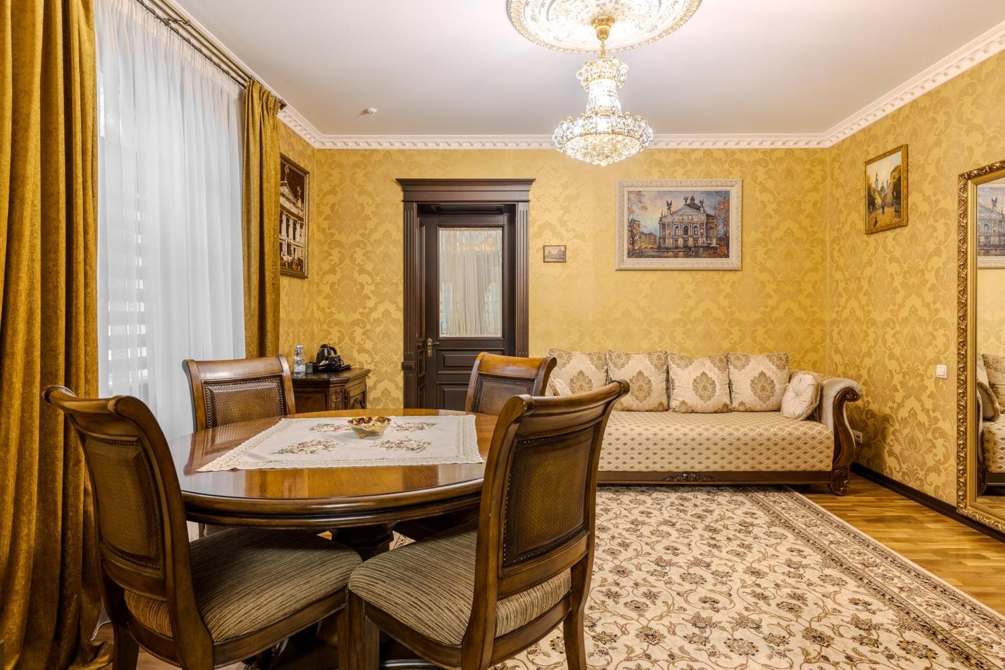 Luxury Boutique Andreevskiy Lviv Bagian luar foto